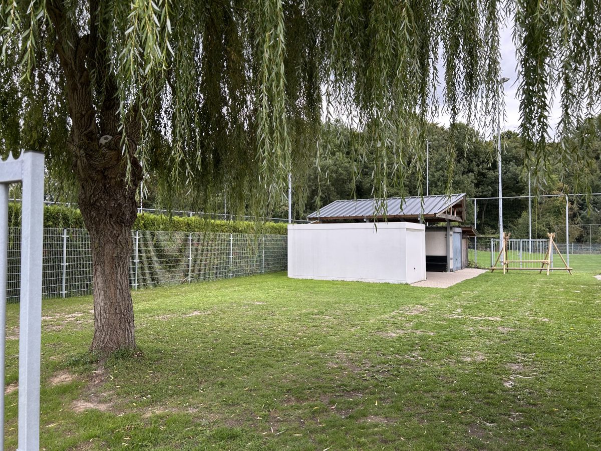 Zijkant-scoutinggebouw